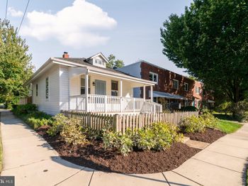 631 N Alfred Street