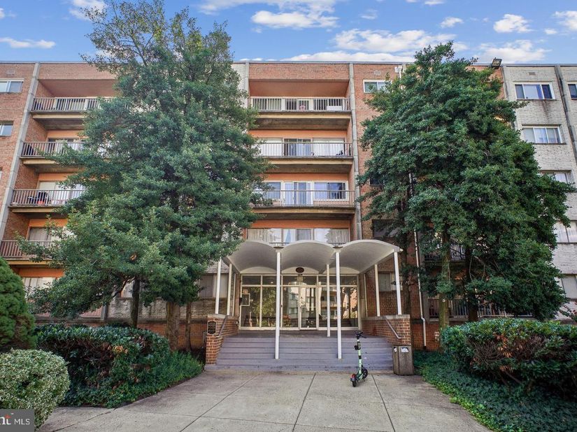 5831 Quantrell Avenue 409, Alexandria VA 22312