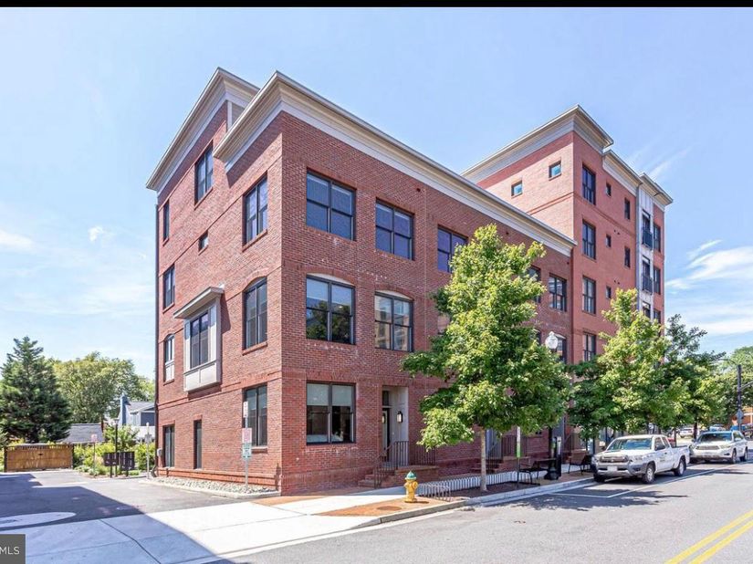 2810 11TH Street S T001, Arlington VA 22204