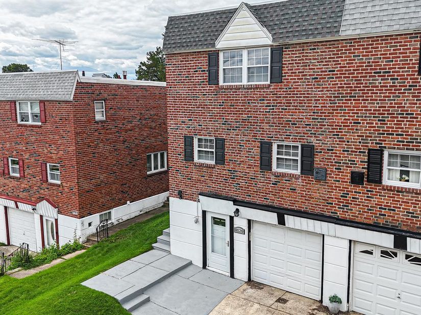 8520 Bridle Road, Philadelphia PA 19111
