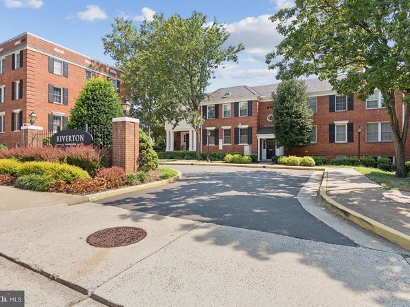 610 Bashford Lane 1301, Alexandria VA 22314