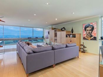 2220 Avenue Of The Stars