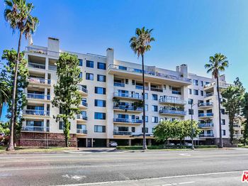 4460 Wilshire Boulevard