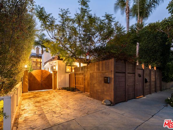 667 Santa Clara Avenue, Venice CA 90291