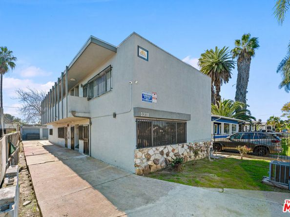 1318 W 90th Street, Los Angeles CA 90044