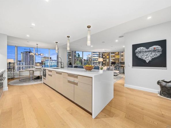 888 W E 2405, San Diego CA 92101
