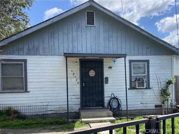 12120 S Willowbrook, Compton CA 90222