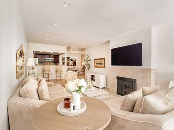 2332 Fox Hills