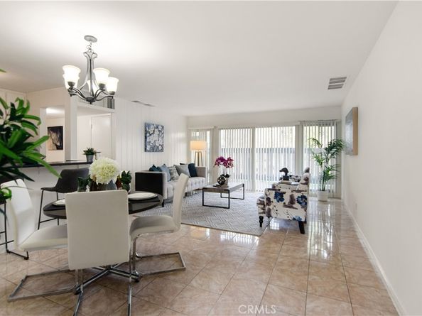 8601 International 162, Canoga Park CA 91304