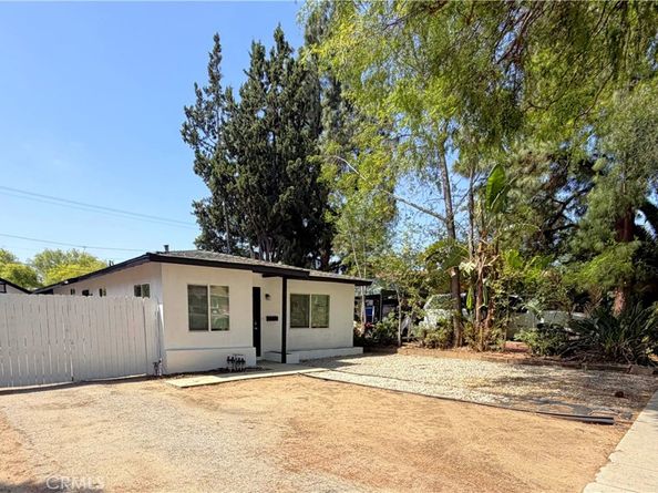 3190 Estado Street, Pasadena CA 91107