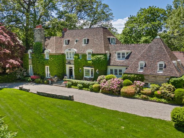 105 Woodside Drive, Greenwich CT 06830