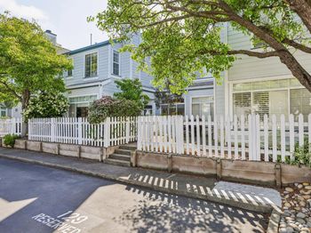 326 Commodore Drive