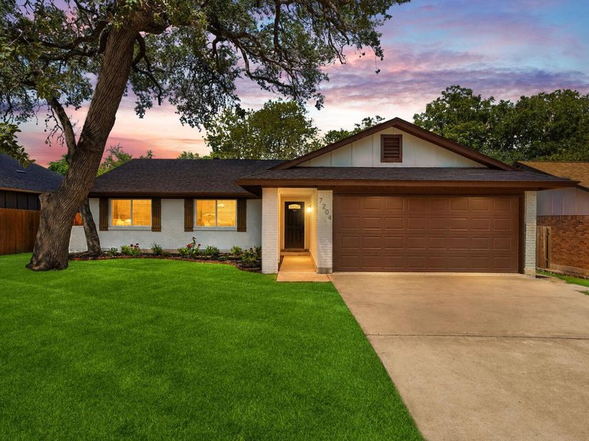 7204 Towering Oaks DR, Austin TX 78745
