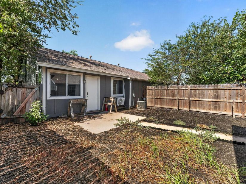 1404 W Braker LN A & B, Austin TX 78758