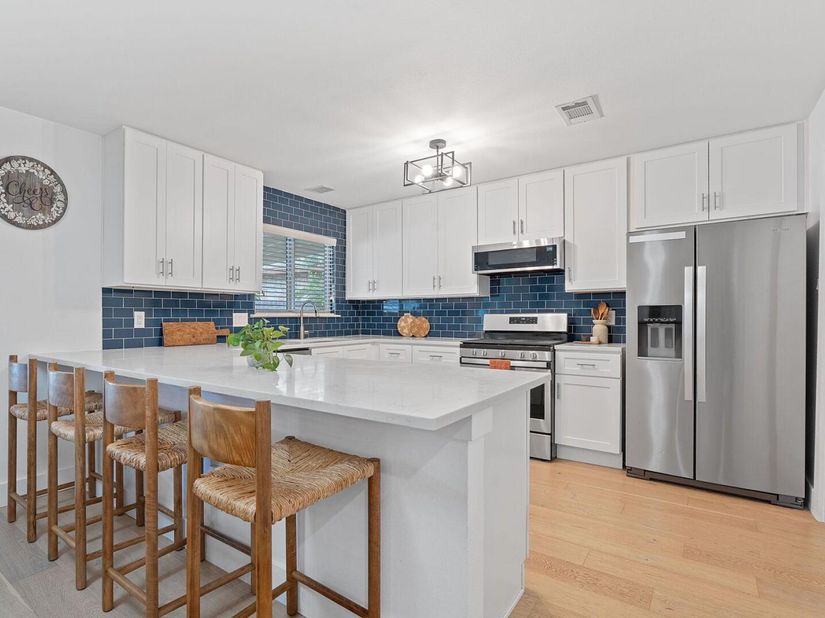 6008 Smith Oak TRL, Austin TX 78749
