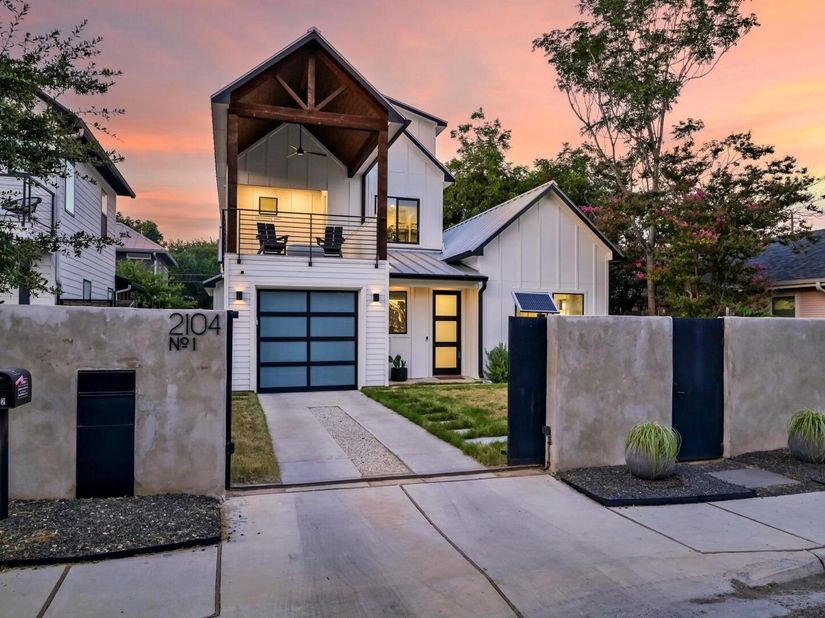 2104 E 2nd ST 1, Austin TX 78702