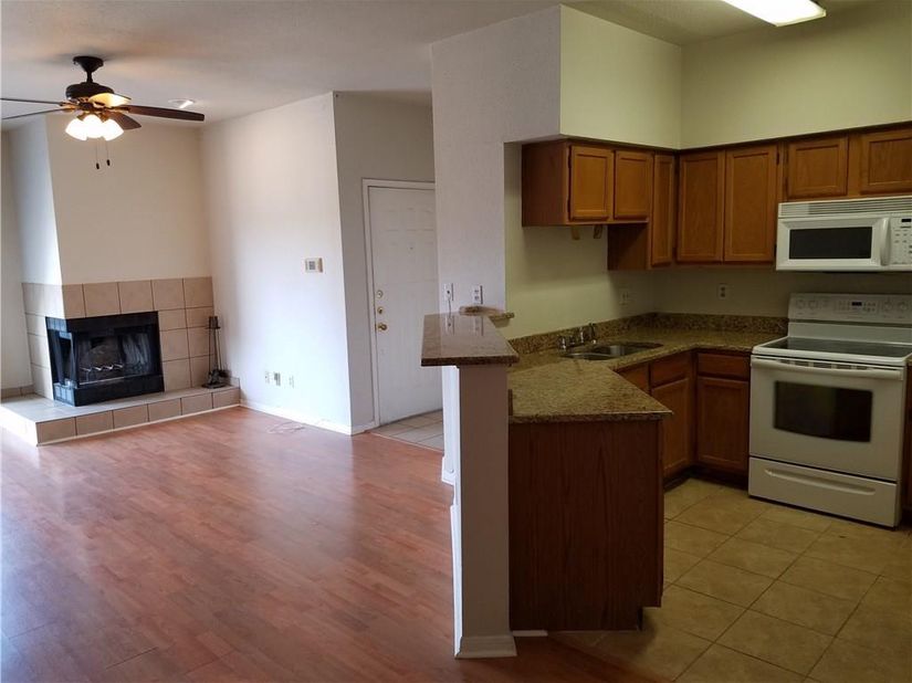 2450 Wickersham Ln 1317, Austin TX 78741