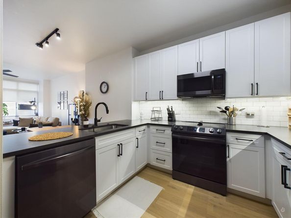 54 Rainey ST 415, Austin TX 78701