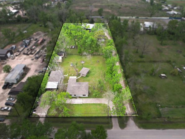 1725 Strawn Road, Houston TX 77039