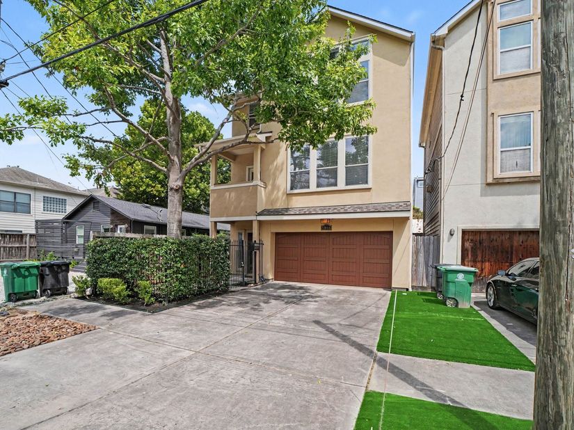 5806 Larkin Street, Houston TX 77007