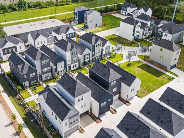 2305 Springwood Vista Lane, Houston TX 77055