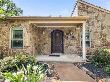 2214 Lakeville Drive