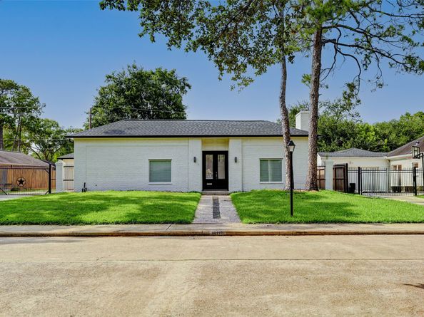 10118 Briar Rose Drive, Houston TX 77042