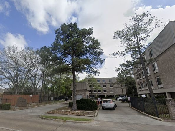 2211 S Braeswood Boulevard 23B, Houston TX 77030