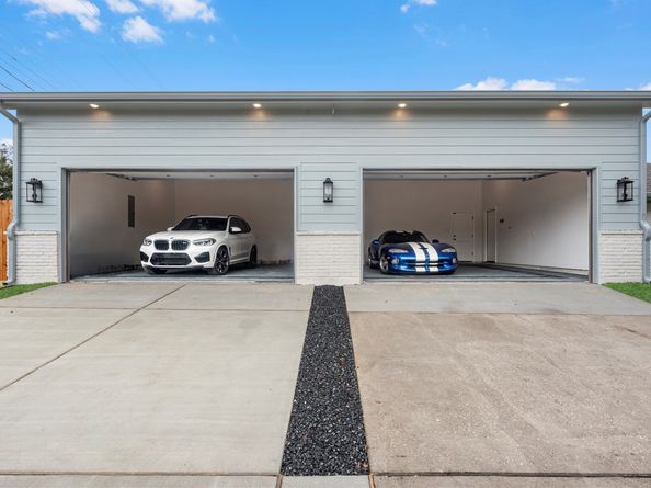 5042 Briarbend Drive, Houston TX 77035