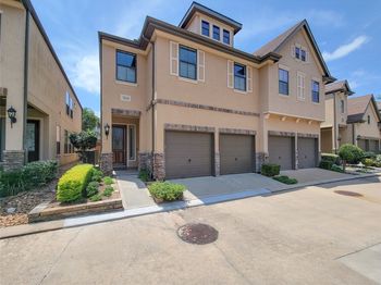3002 Royal Oaks Crest