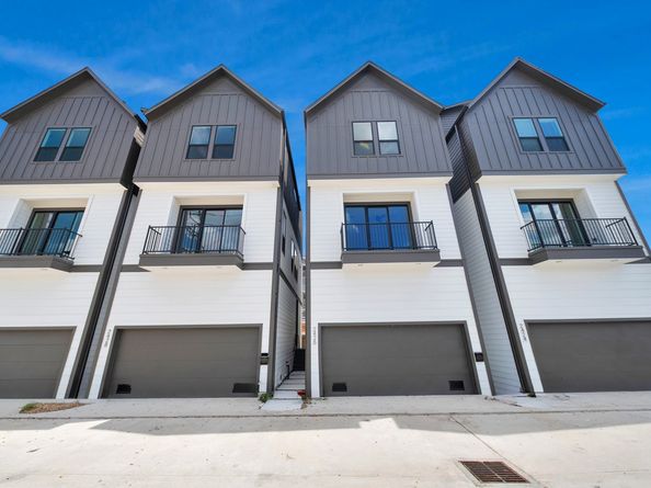 2426 Ella Boulevard, Houston TX 77008