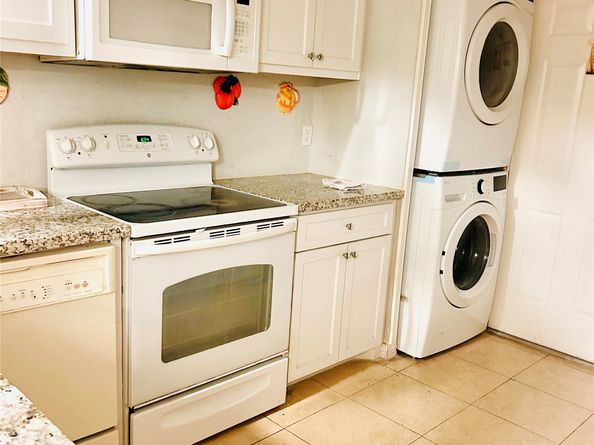 11643 Chimney Rock Road B, Houston TX 77035