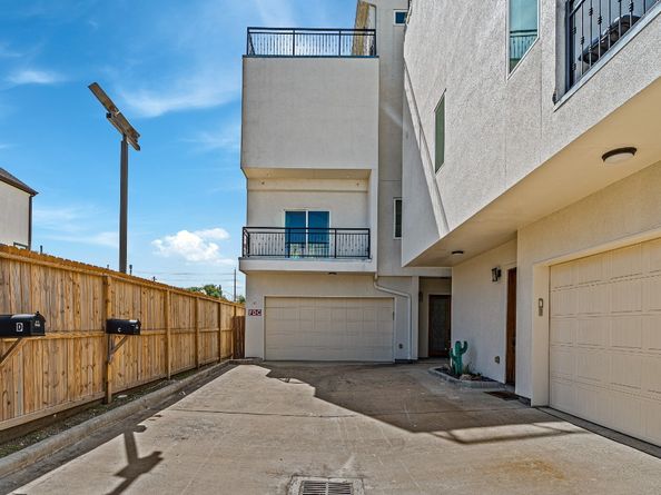 2218 Converse Street C, Houston TX 77006