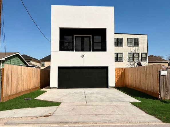 5014 creekmont Drive, Houston TX 77091