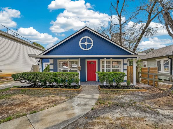 915 W Lewis Street, Conroe TX 77301