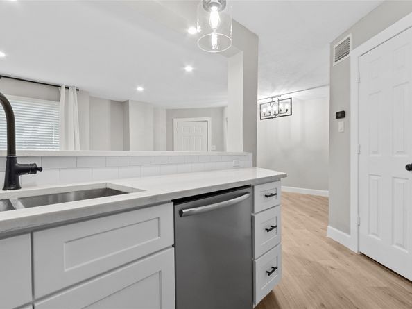 17202 Imperial Valley Drive 28, Houston TX 77060