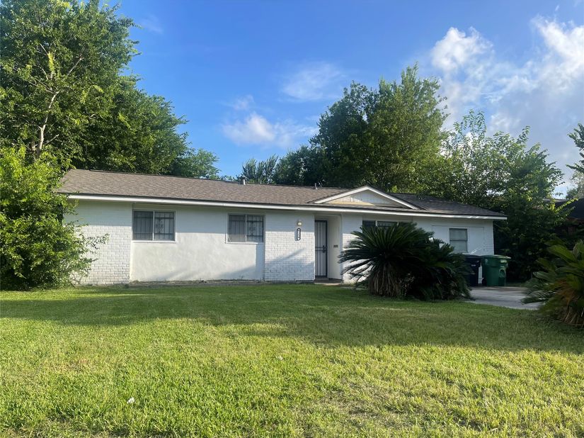 5250 Dumore Drive, Houston TX 77048