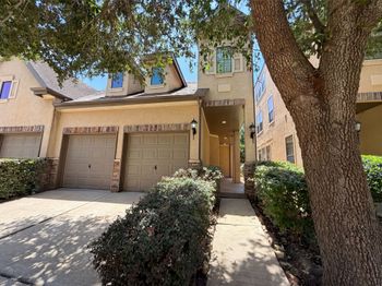 2942 Royal Oaks Crest