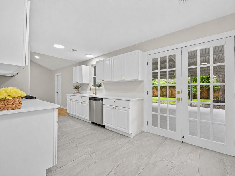 6418 Standing Oaks Street, Houston TX 77050