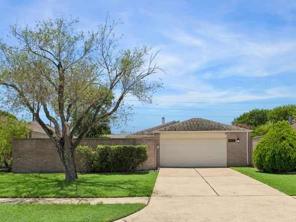16123 Camino Del Sol Drive, Houston TX 77083