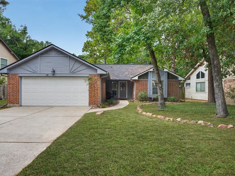 28 S Rain Forest Court, The Woodlands TX 77380