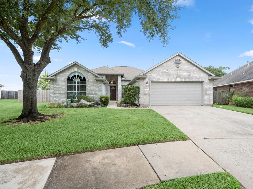 11742 Pinos Altos Drive, Tomball TX 77377