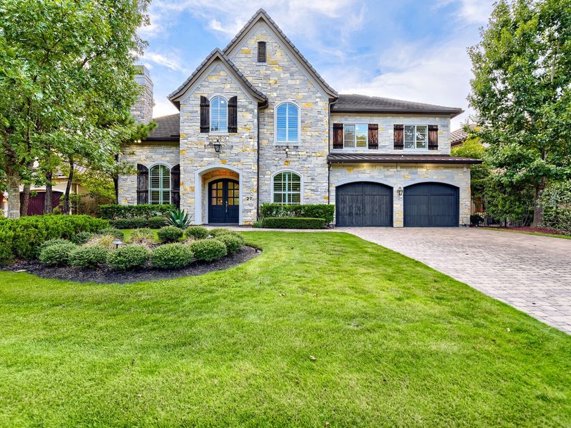 27 Johnathan Landing Court, The Woodlands TX 77389