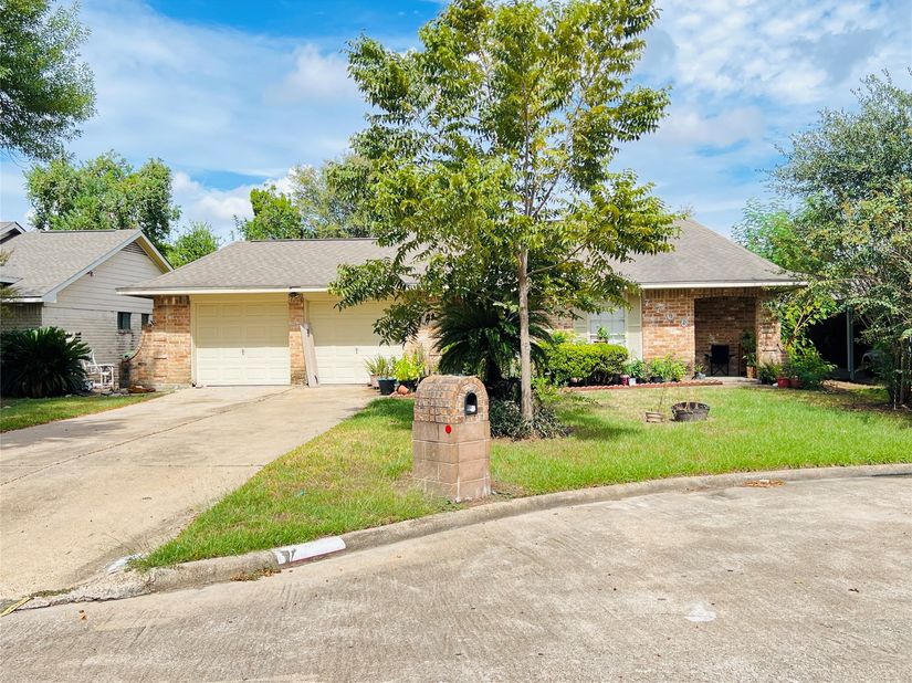 7706 Sawmill Trail, Houston TX 77040