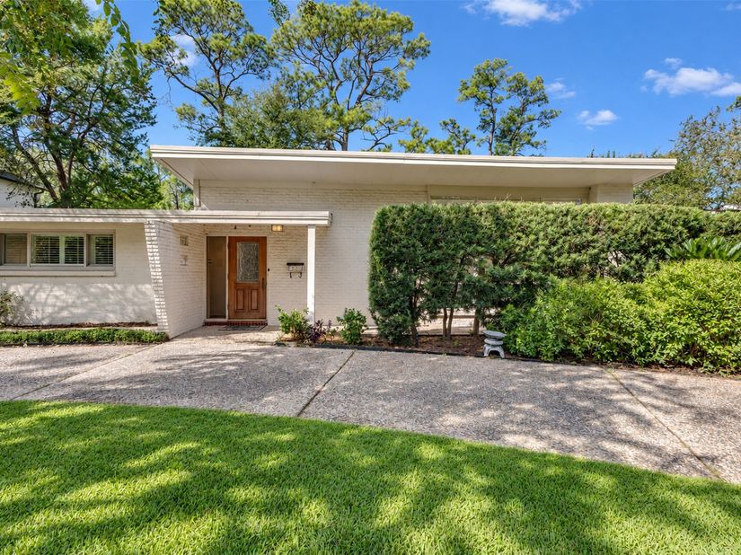 513 Ripple Creek Drive, Houston TX 77024