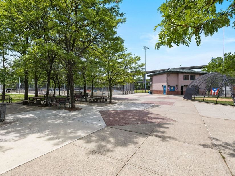 364 8th St 1R, Jersey City NJ 07302