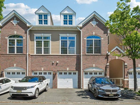 102 Abbie Ct 102, Guttenberg NJ 07093