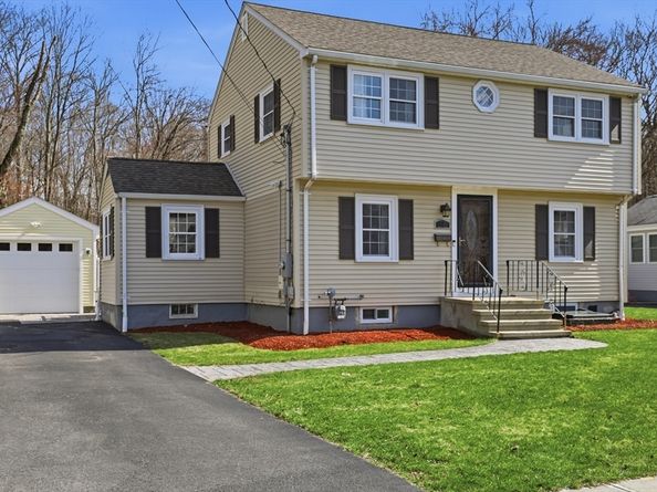 38 Stonewood Lane, Braintree MA 02184