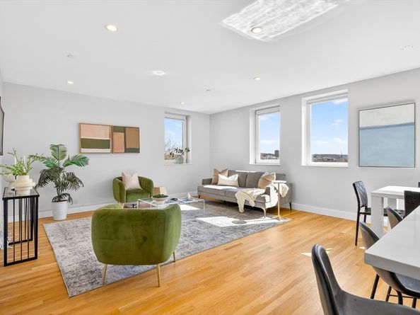 52 Fisher Ave 302, Boston MA 02120