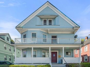 8 Colonial Ave
